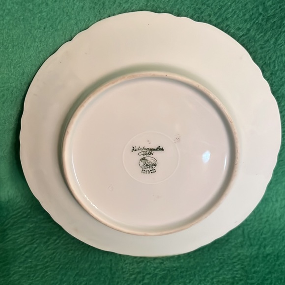 Hutschenreuther Bread and Butter Maple Leaf Plate - Picture 3 of 4